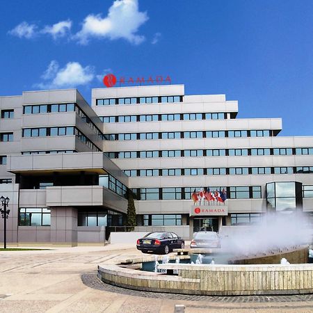 Ramada Iasi City Center Exterior foto