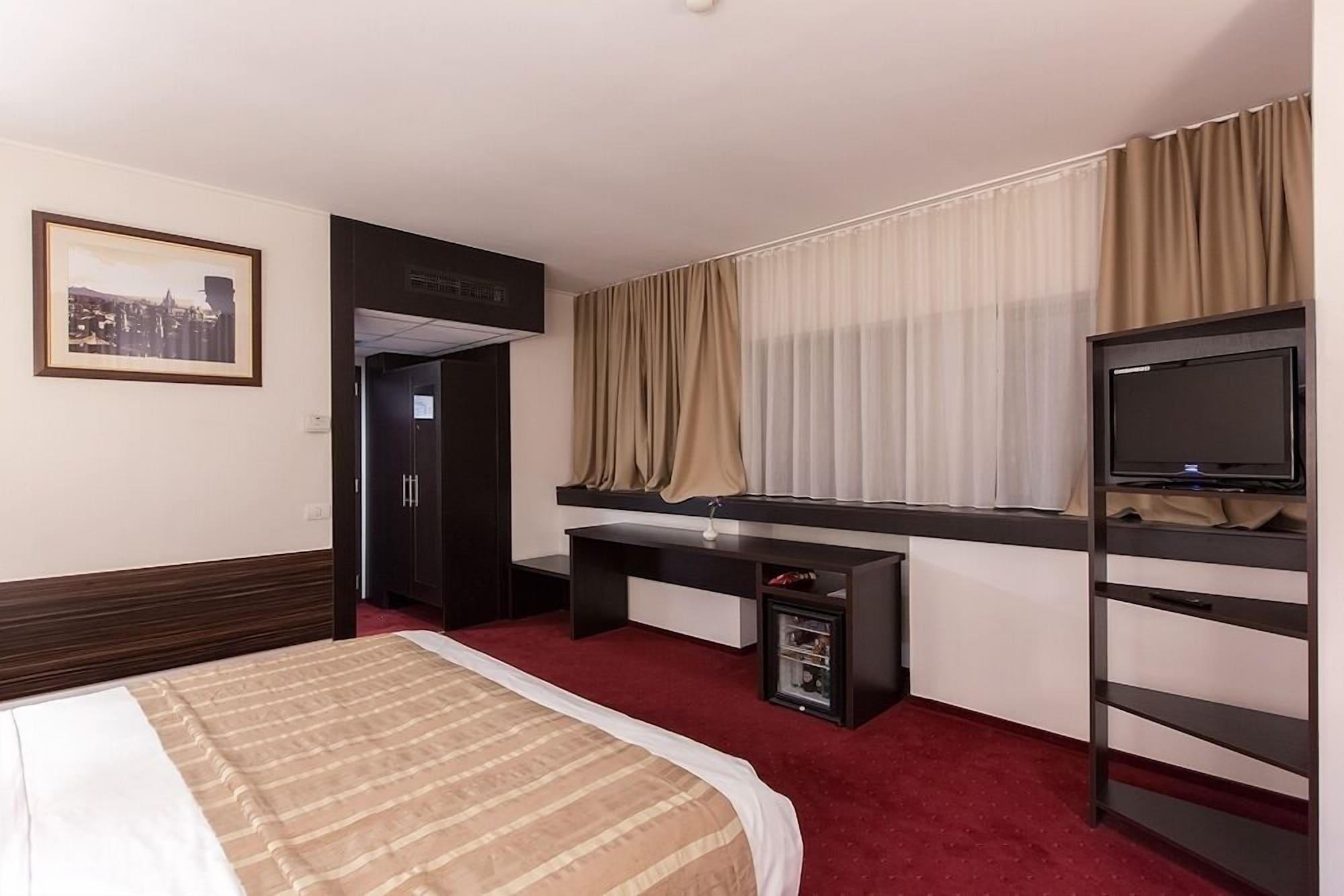 Ramada Iasi City Center Exterior foto