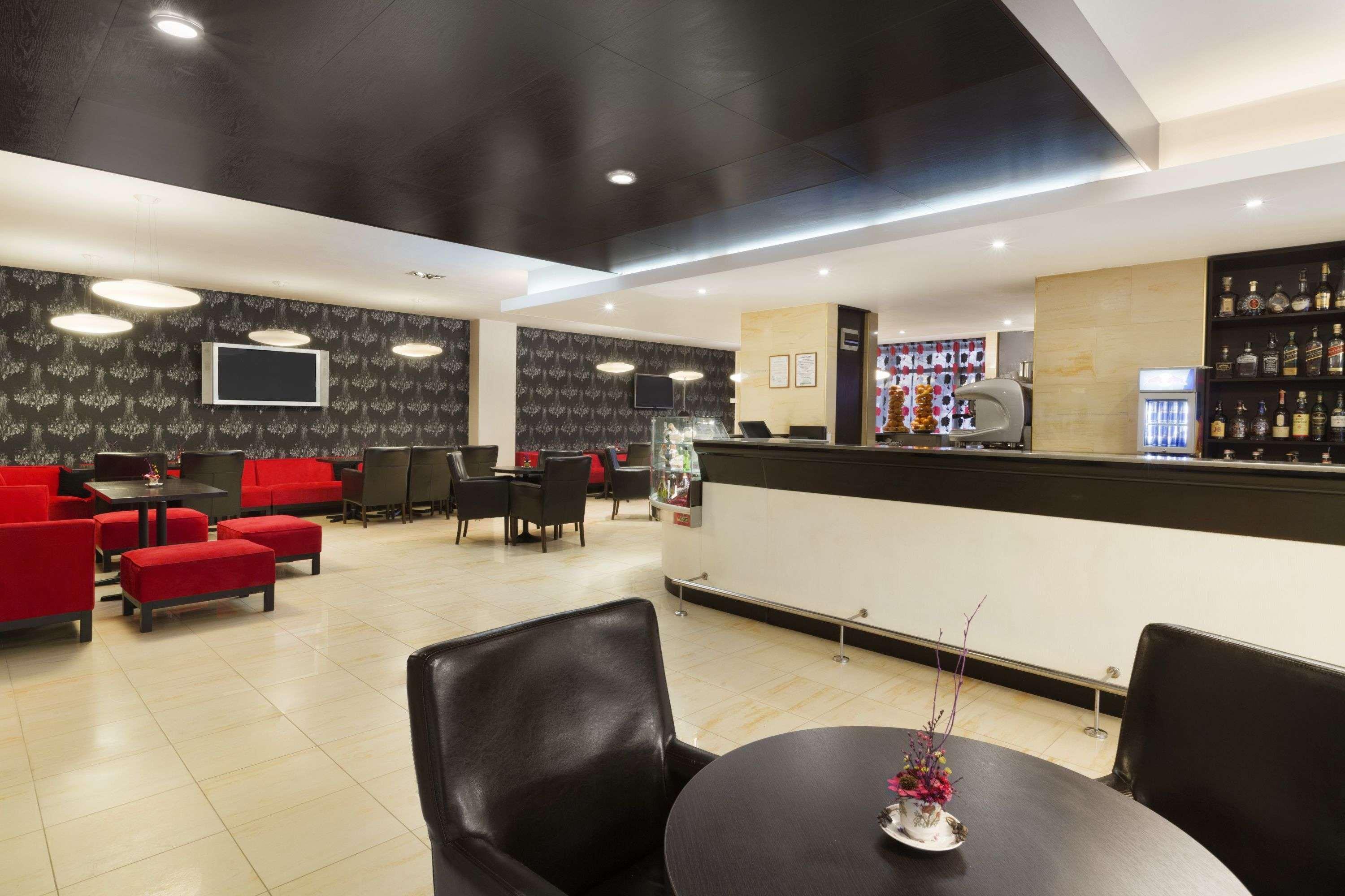 Ramada Iasi City Center Exterior foto