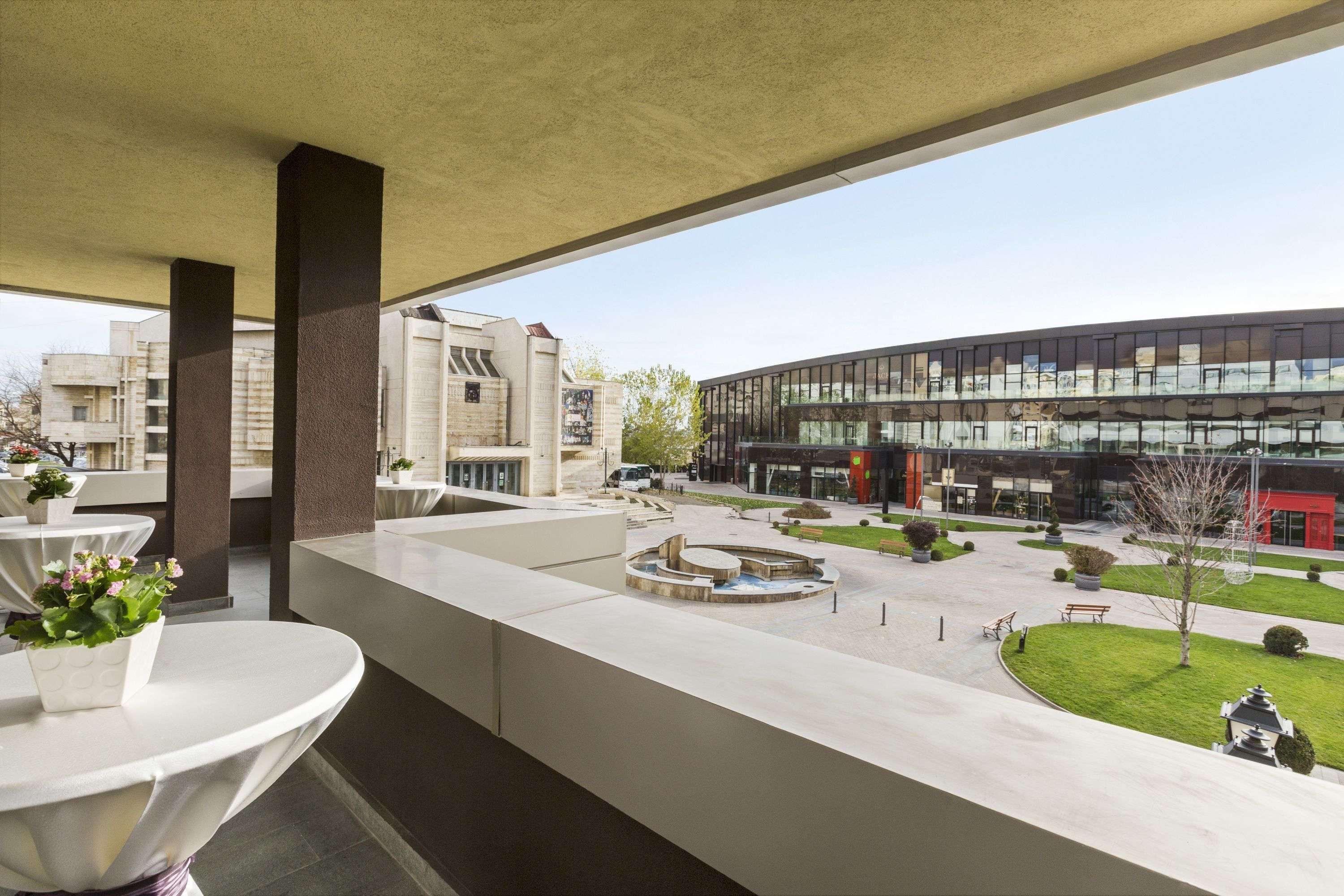 Ramada Iasi City Center Exterior foto
