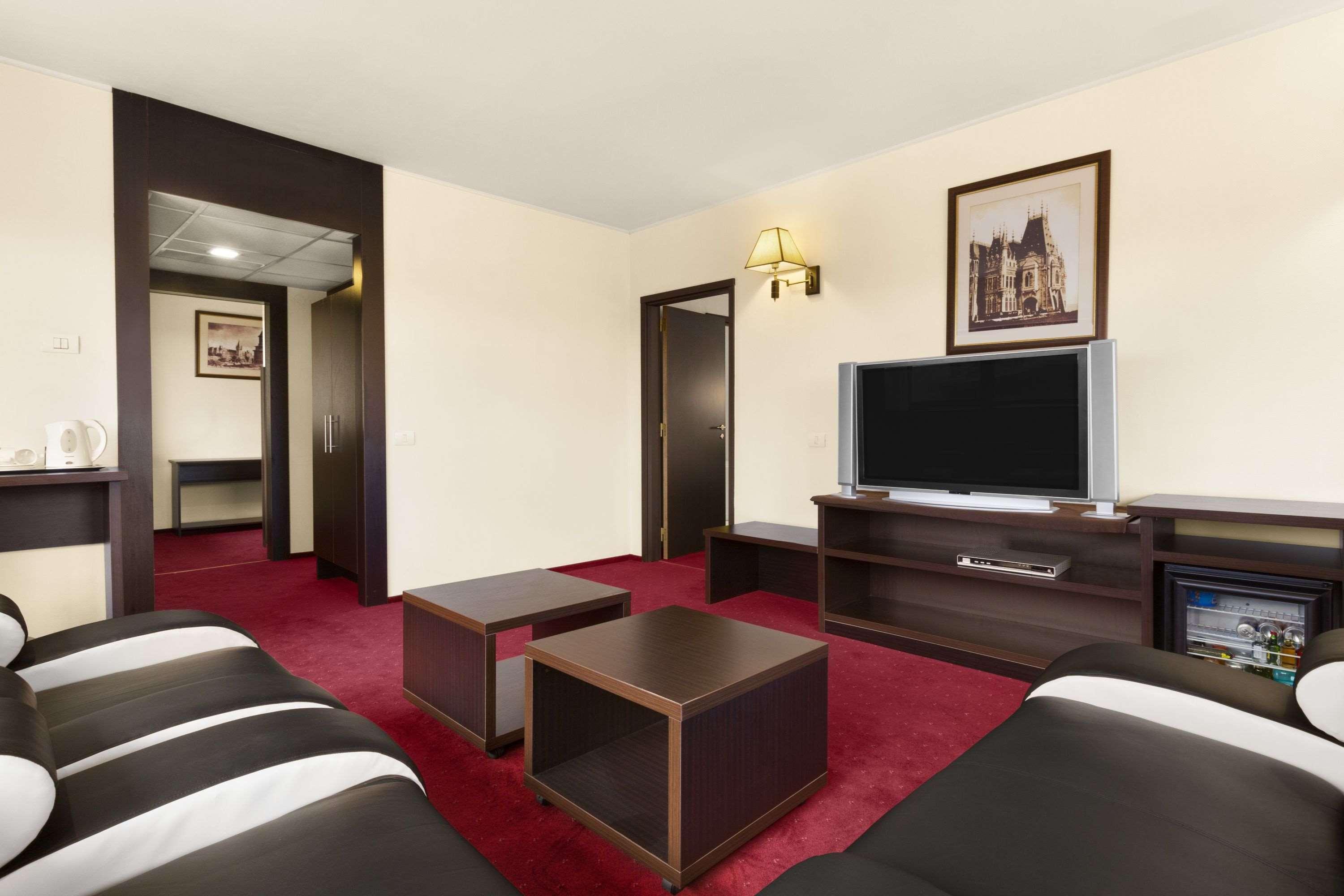 Ramada Iasi City Center Exterior foto