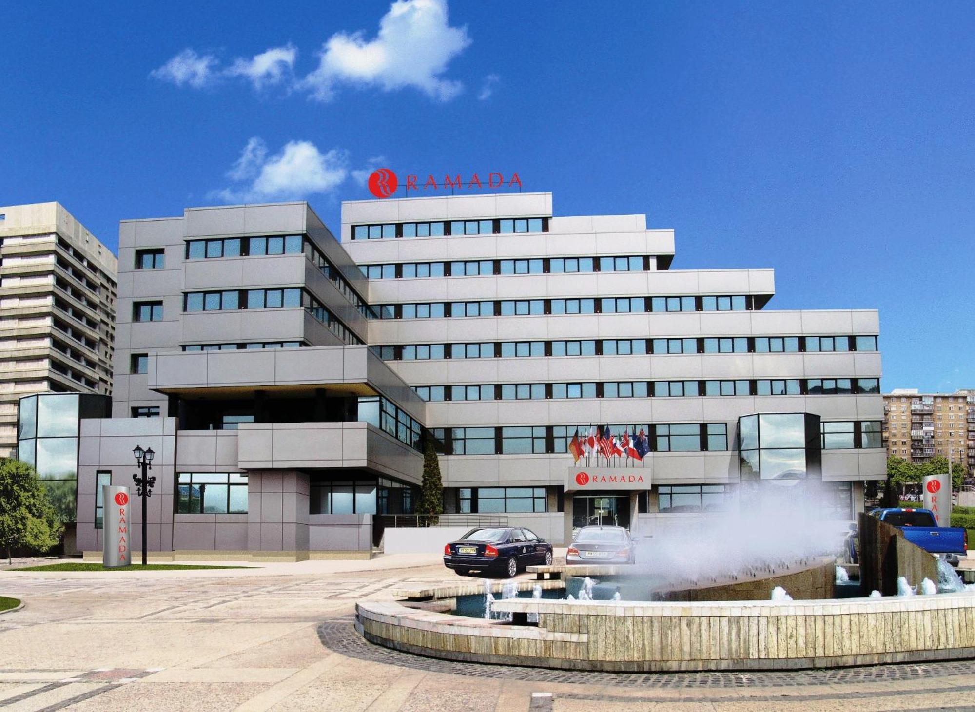 Ramada Iasi City Center Exterior foto