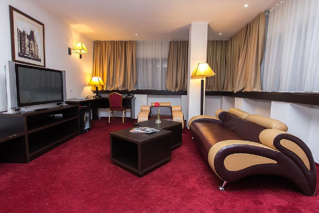Ramada Iasi City Center Exterior foto